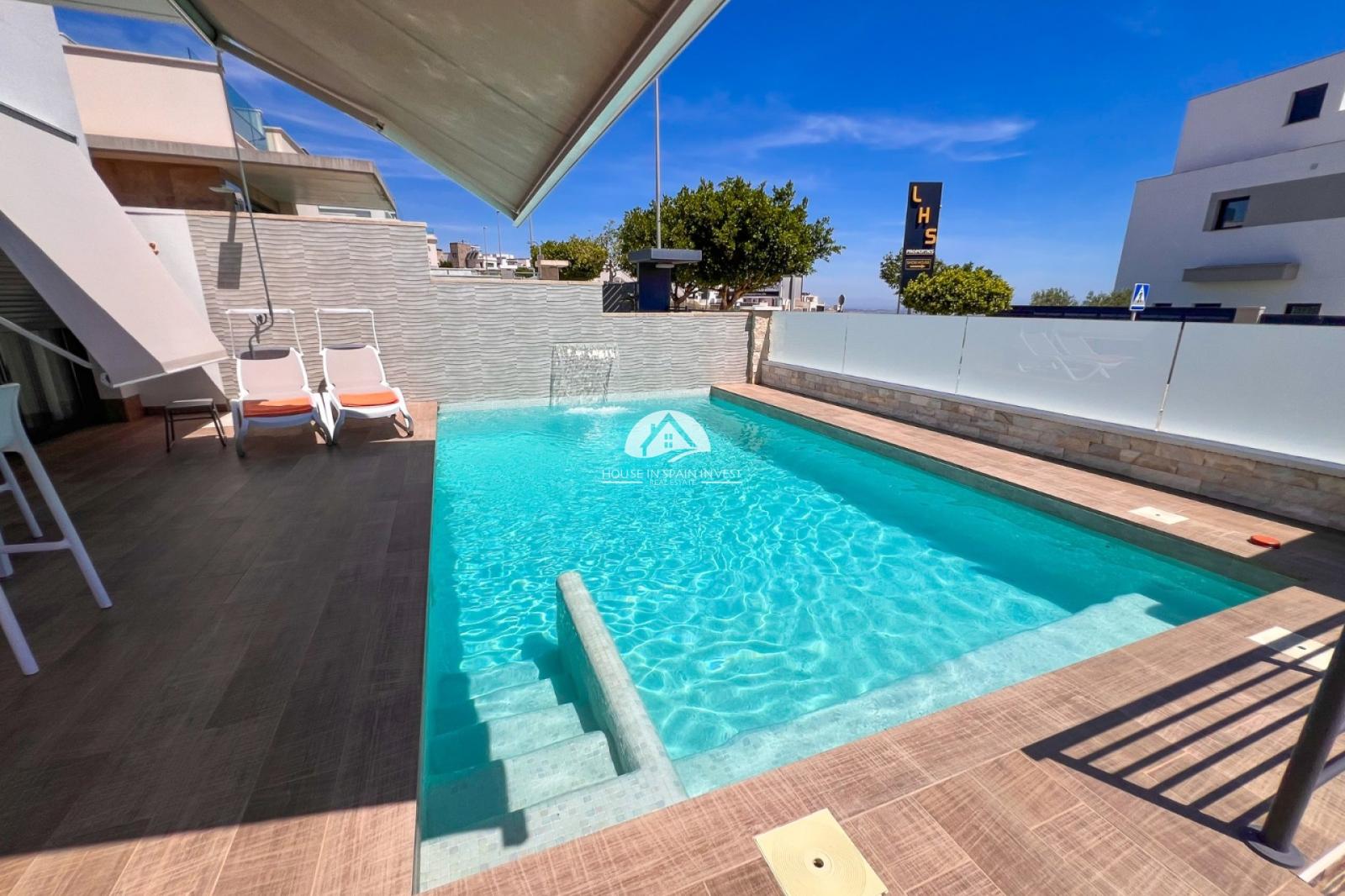 Villa for Sale in San Miguel de Salinas