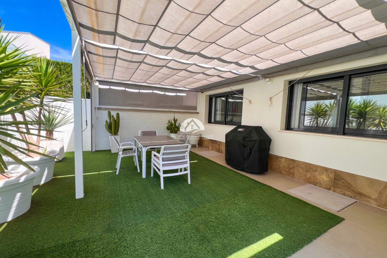 Villa for Sale in San Miguel de Salinas