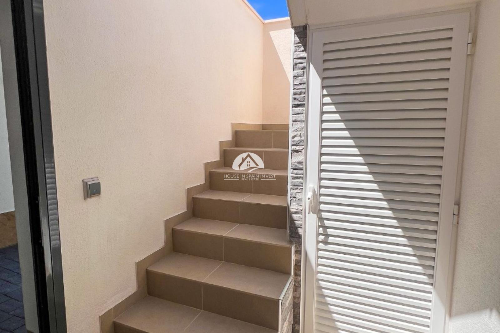Villa for Sale in San Miguel de Salinas