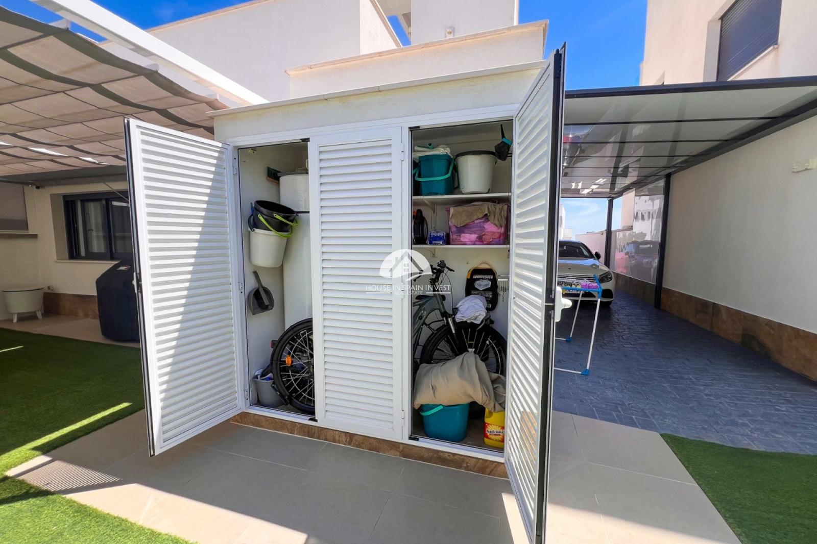 Villa for Sale in San Miguel de Salinas