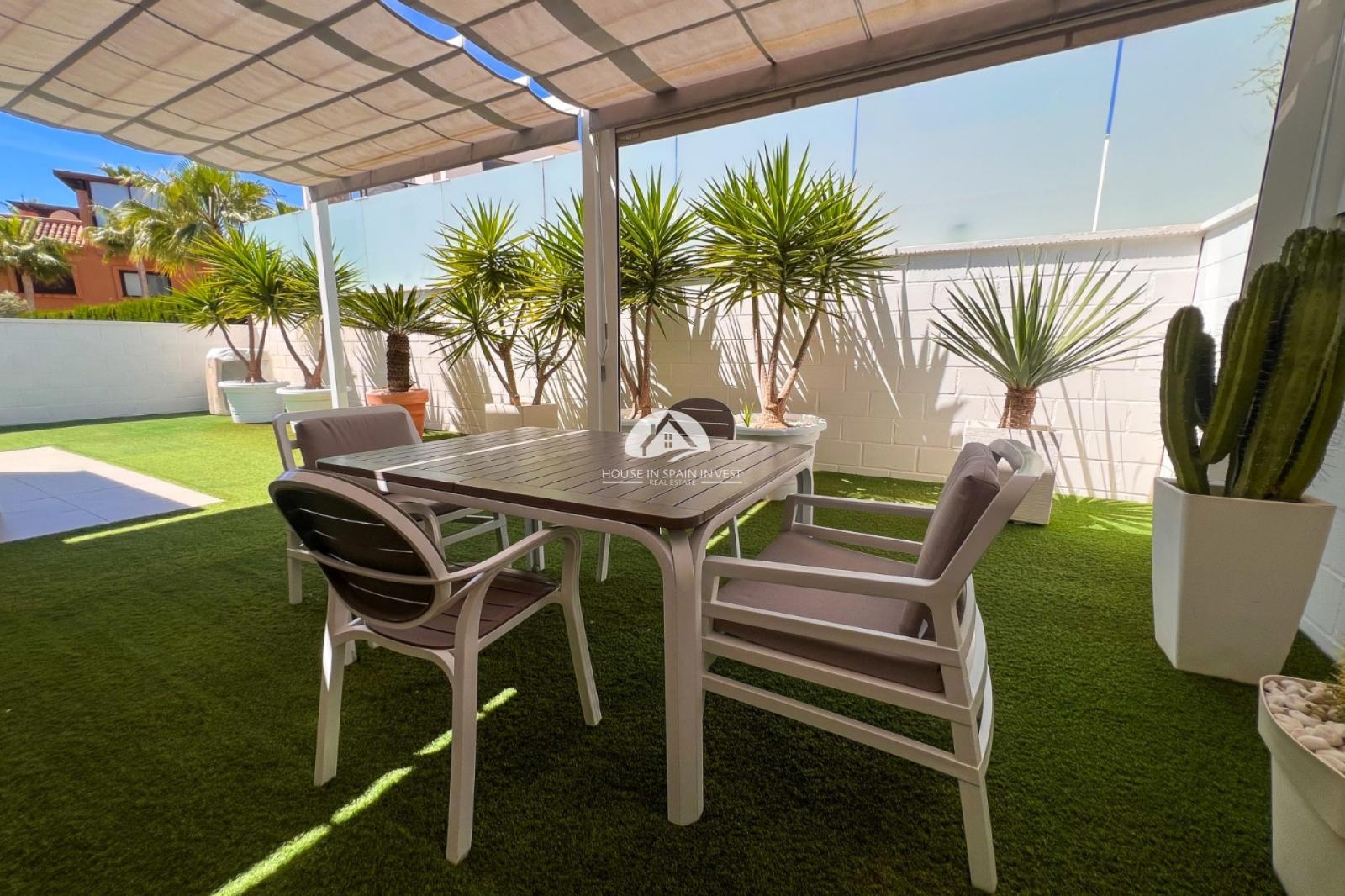 Villa for Sale in San Miguel de Salinas