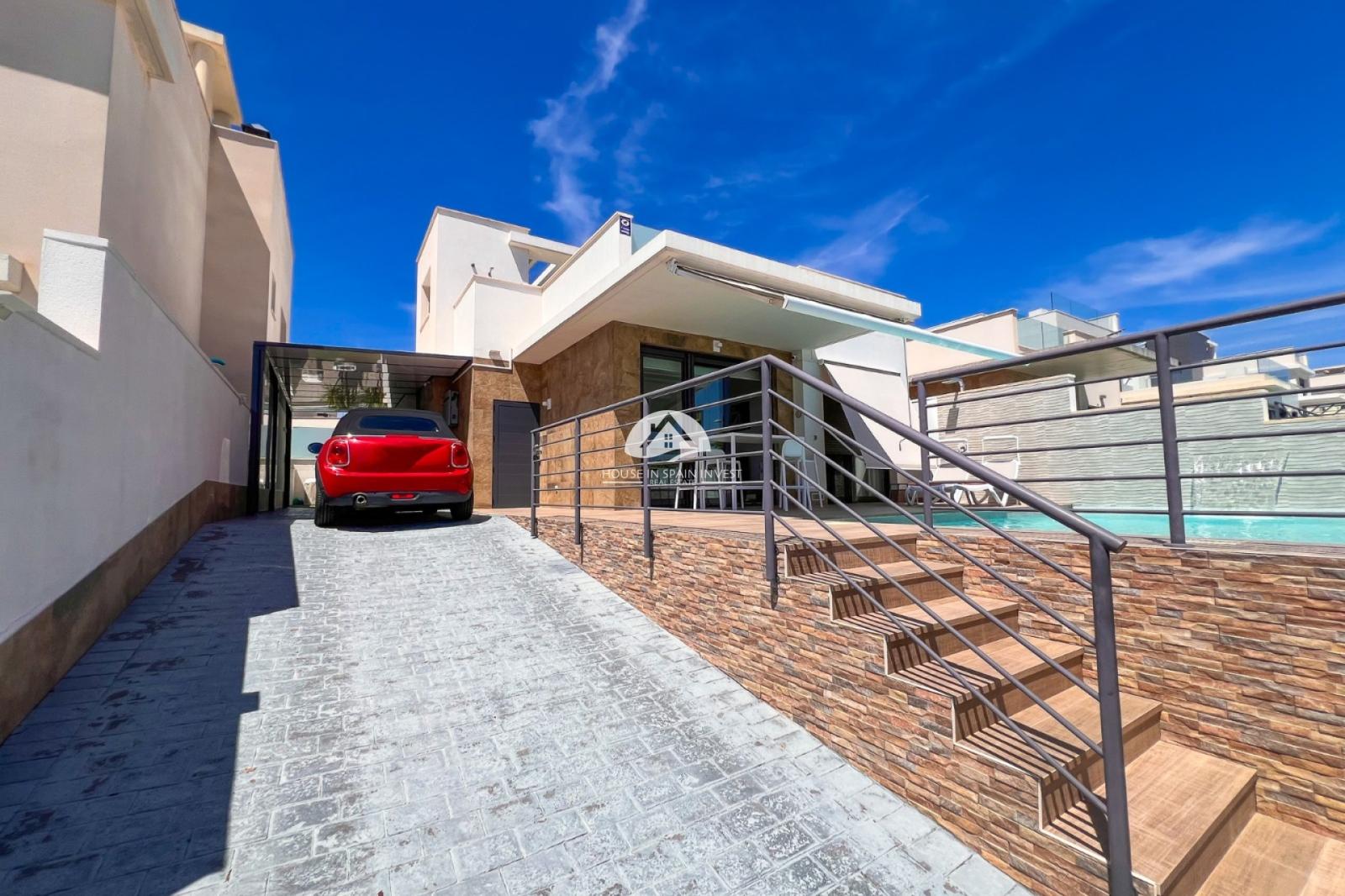Villa for Sale in San Miguel de Salinas