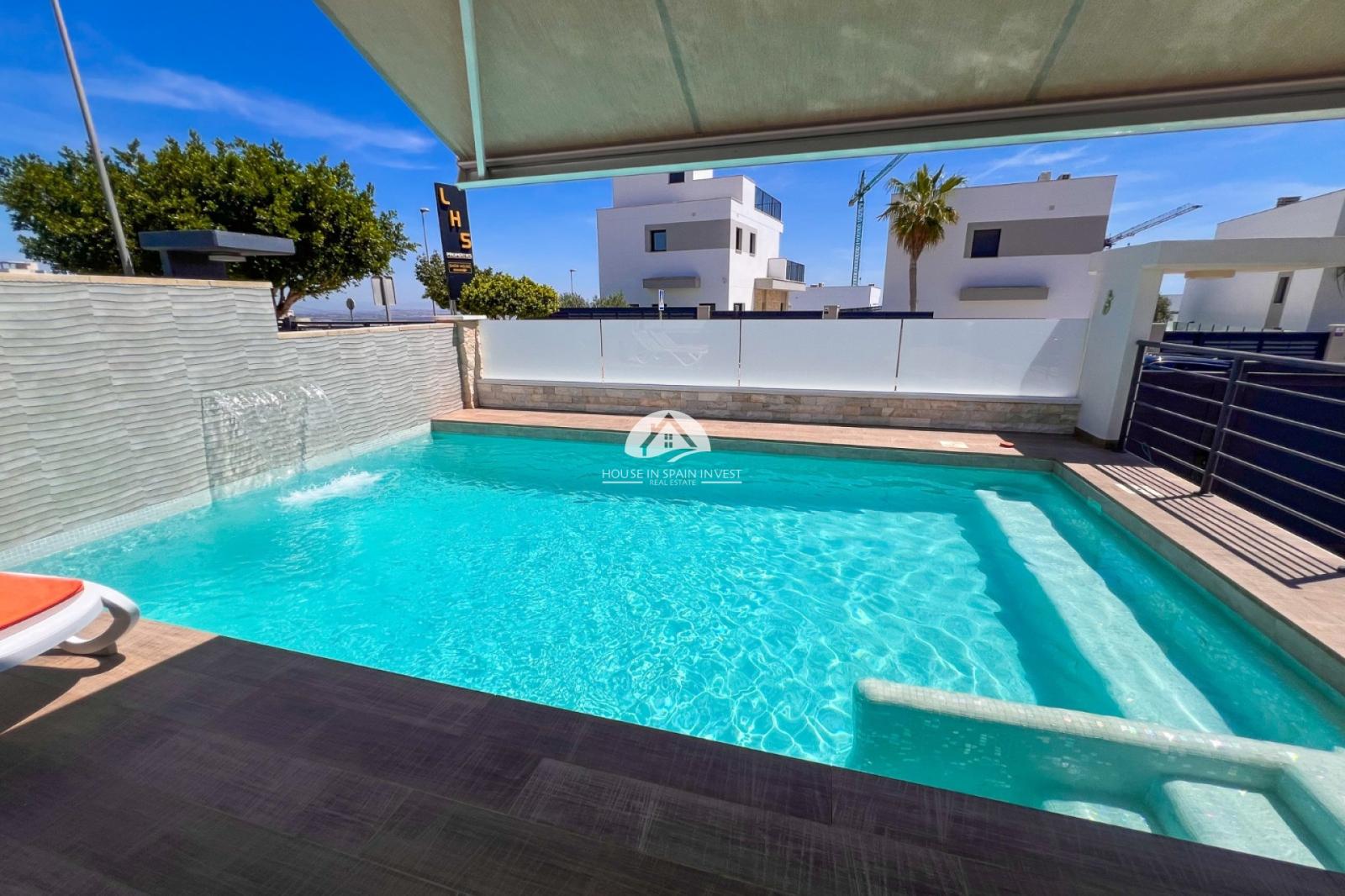 Villa for Sale in San Miguel de Salinas
