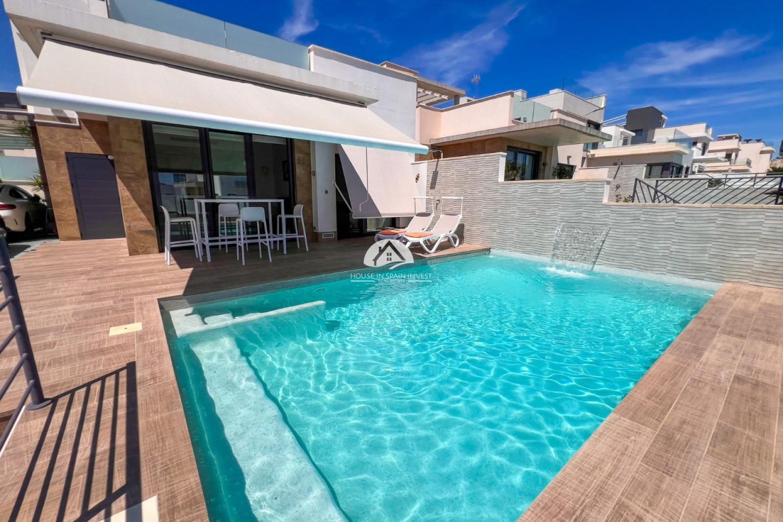 Villa for Sale in San Miguel de Salinas