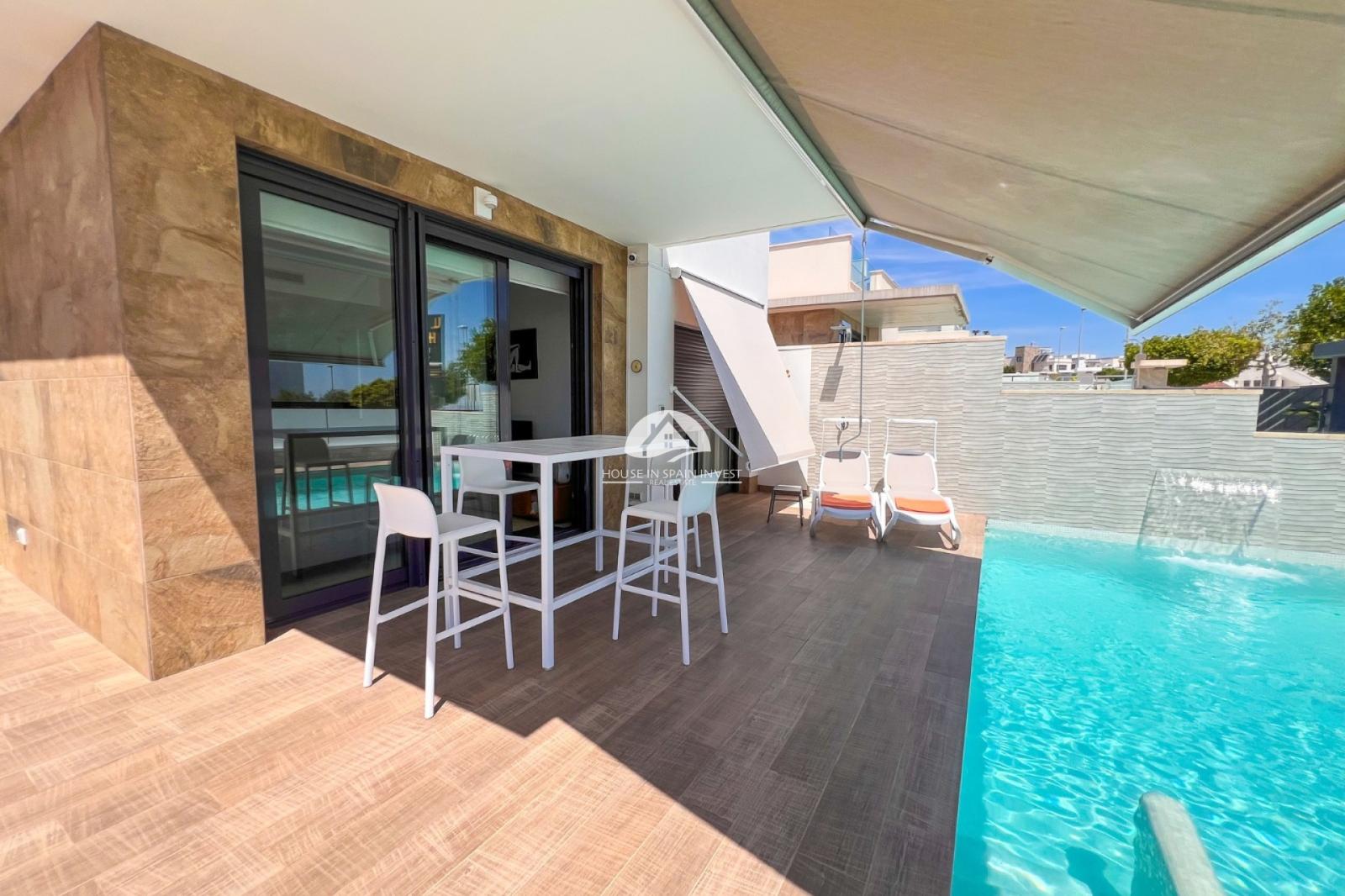 Villa for Sale in San Miguel de Salinas