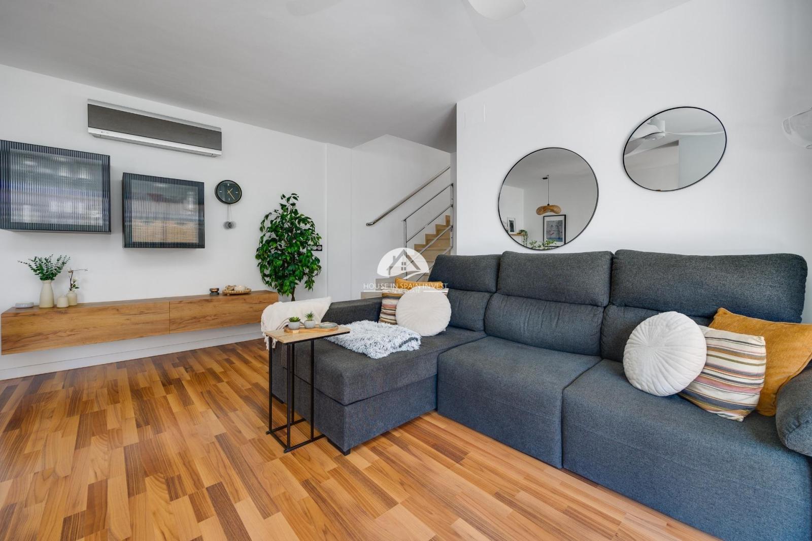Villa for Sale in Los Montesinos