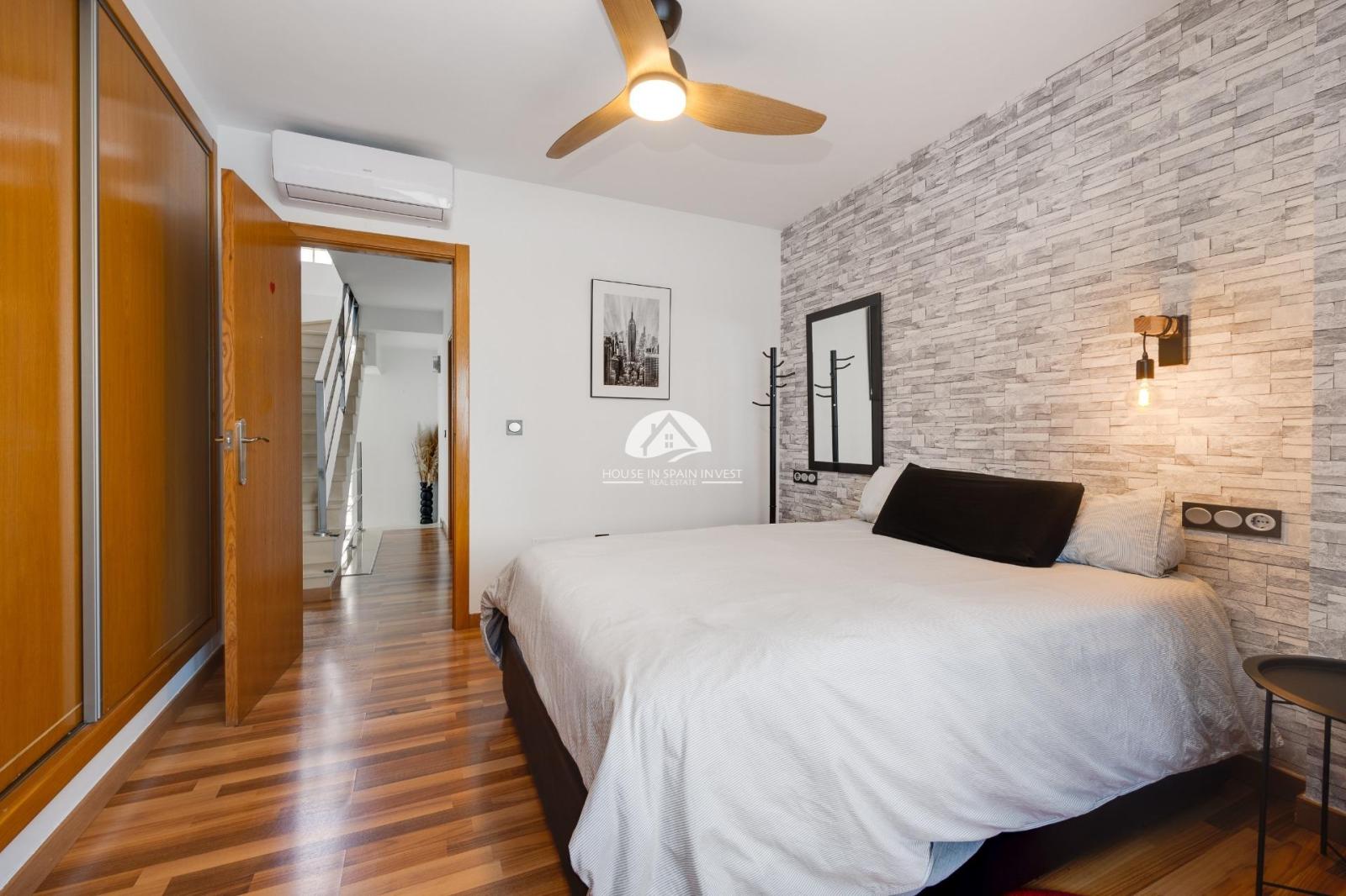 Villa for Sale in Los Montesinos
