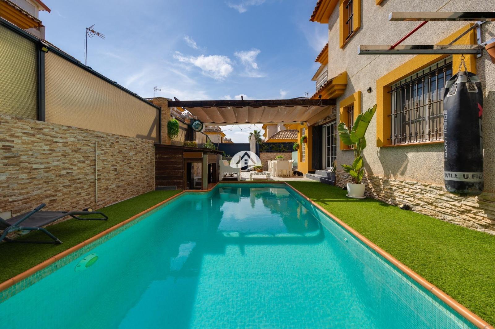 Villa for Sale in Los Montesinos