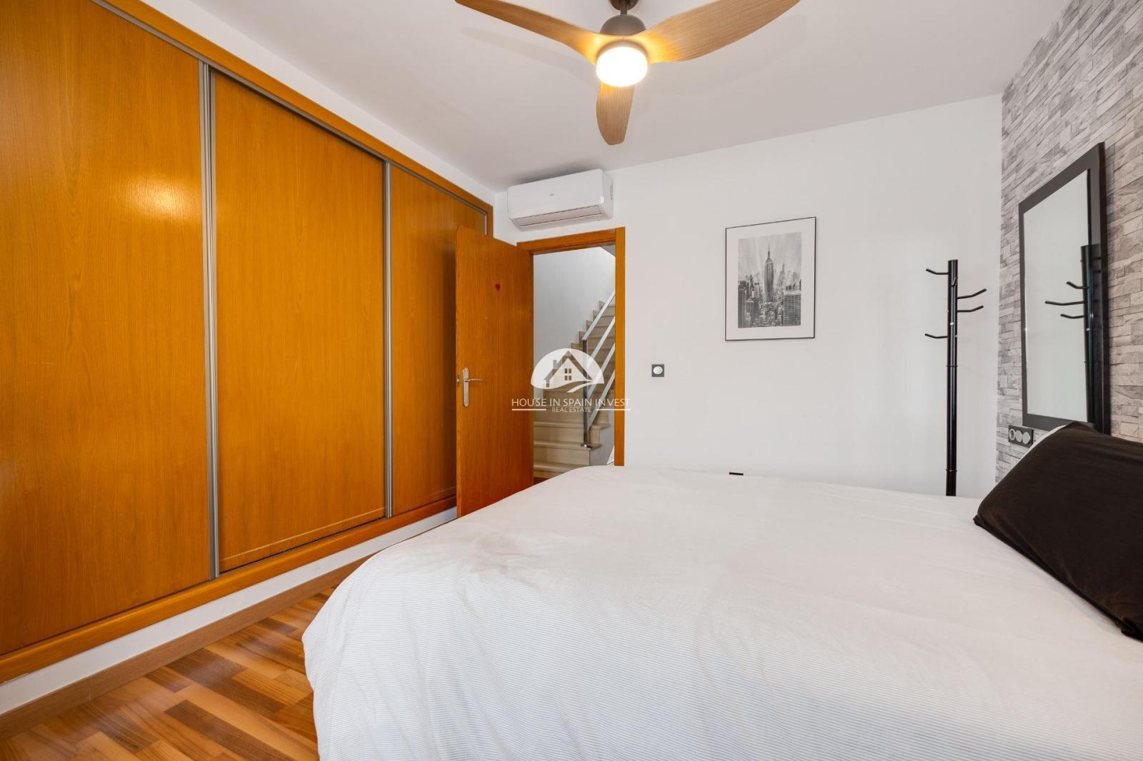 Villa for Sale in Los Montesinos