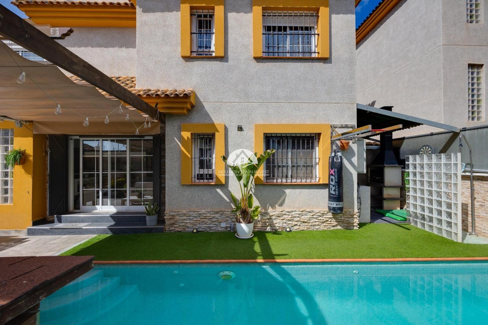 Villa for Sale in Los Montesinos