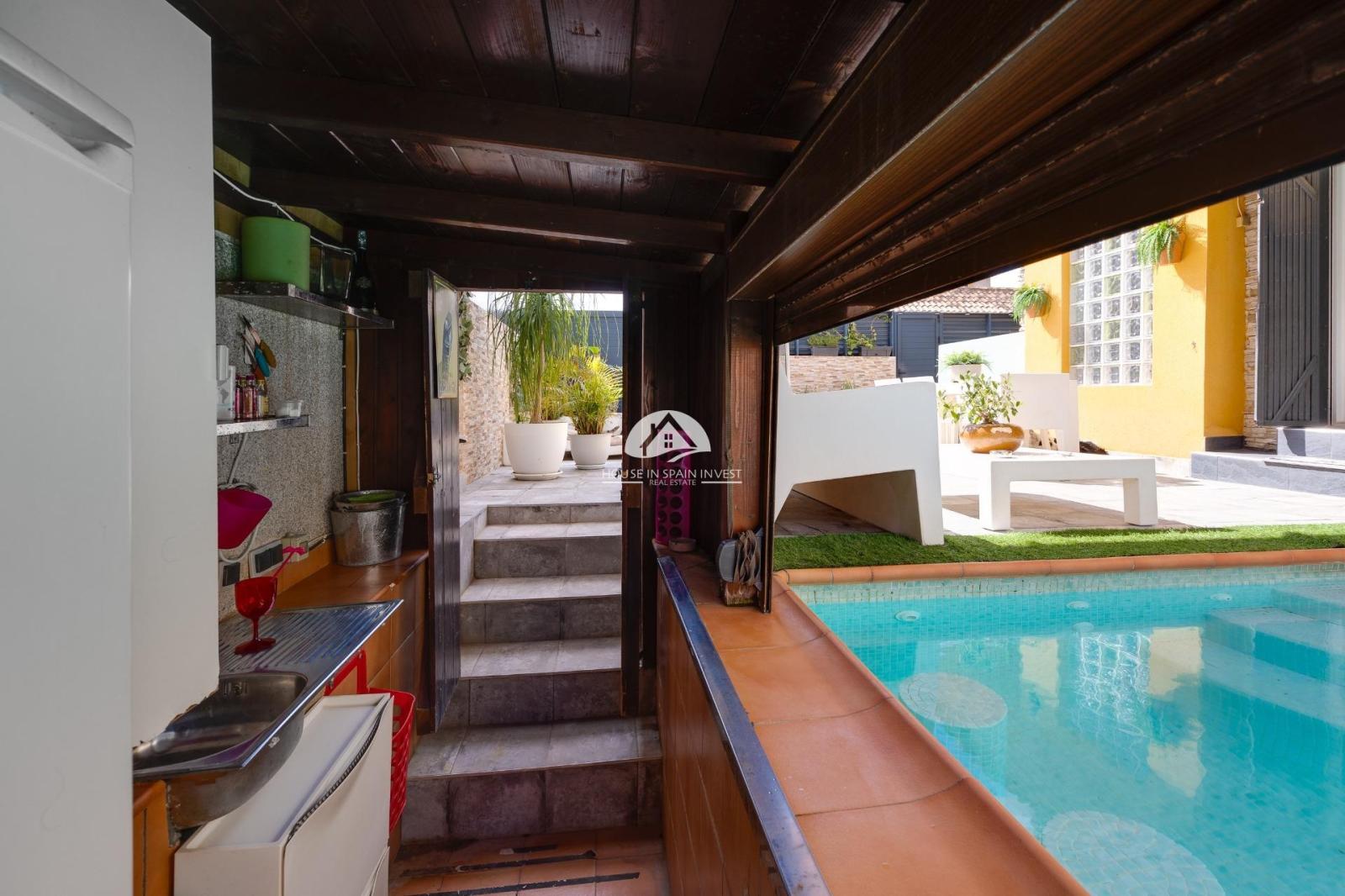 Villa for Sale in Los Montesinos