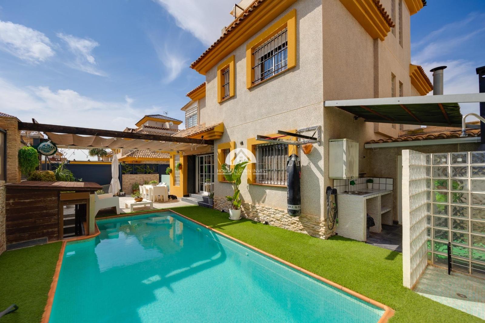 Villa for Sale in Los Montesinos