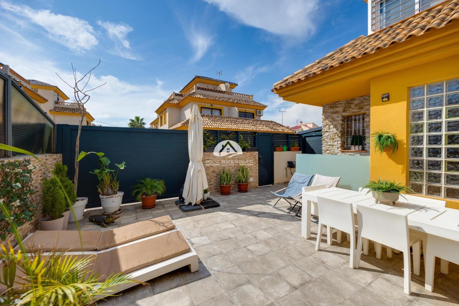 Villa for Sale in Los Montesinos