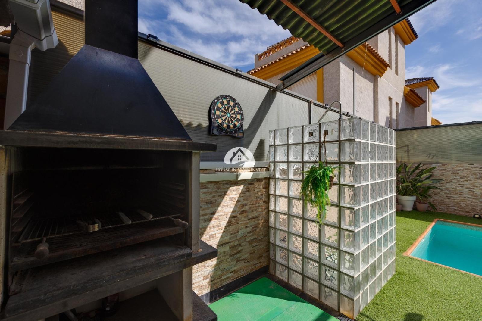 Villa for Sale in Los Montesinos