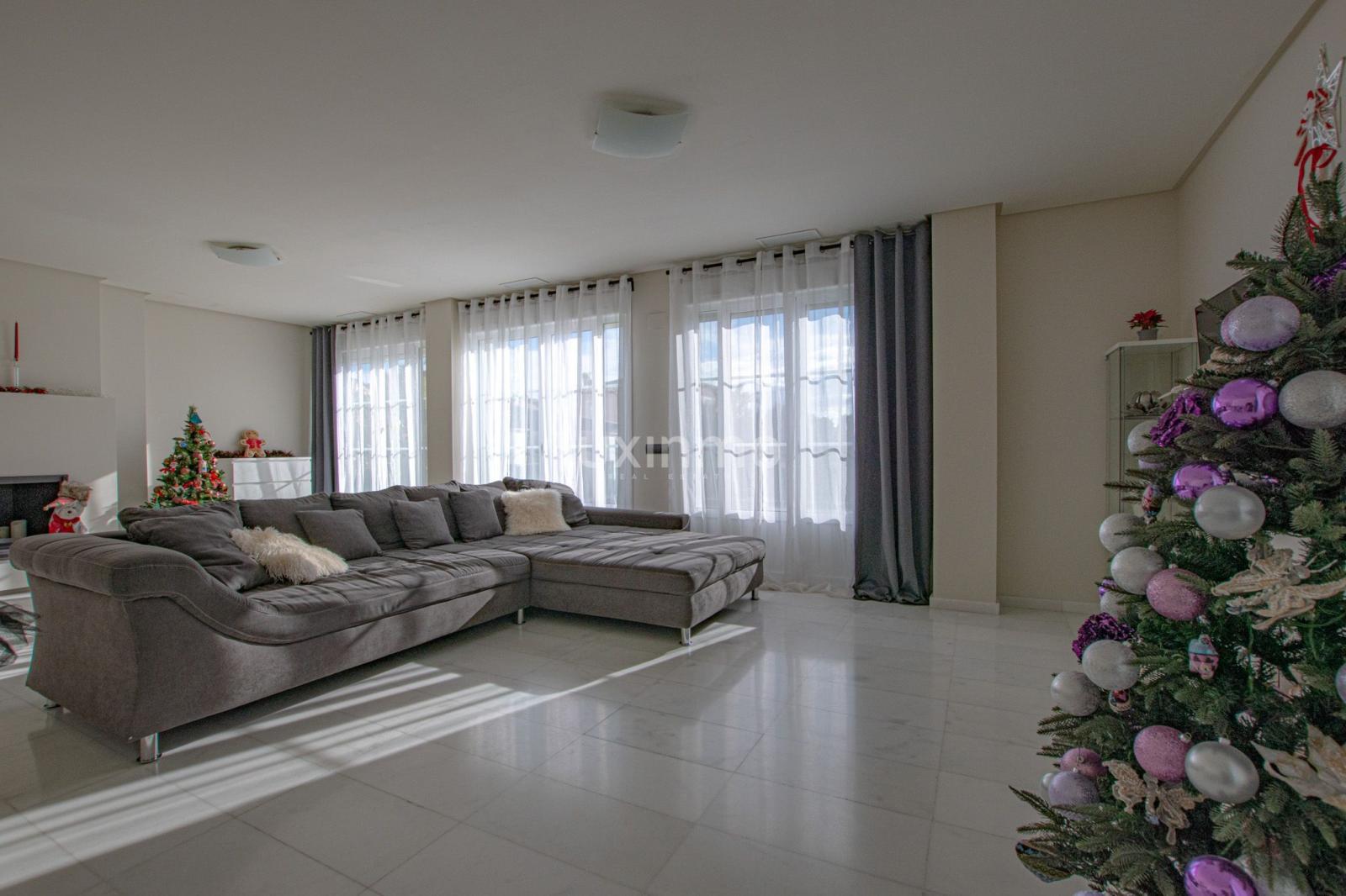 Chalet for Sale in Finestrat