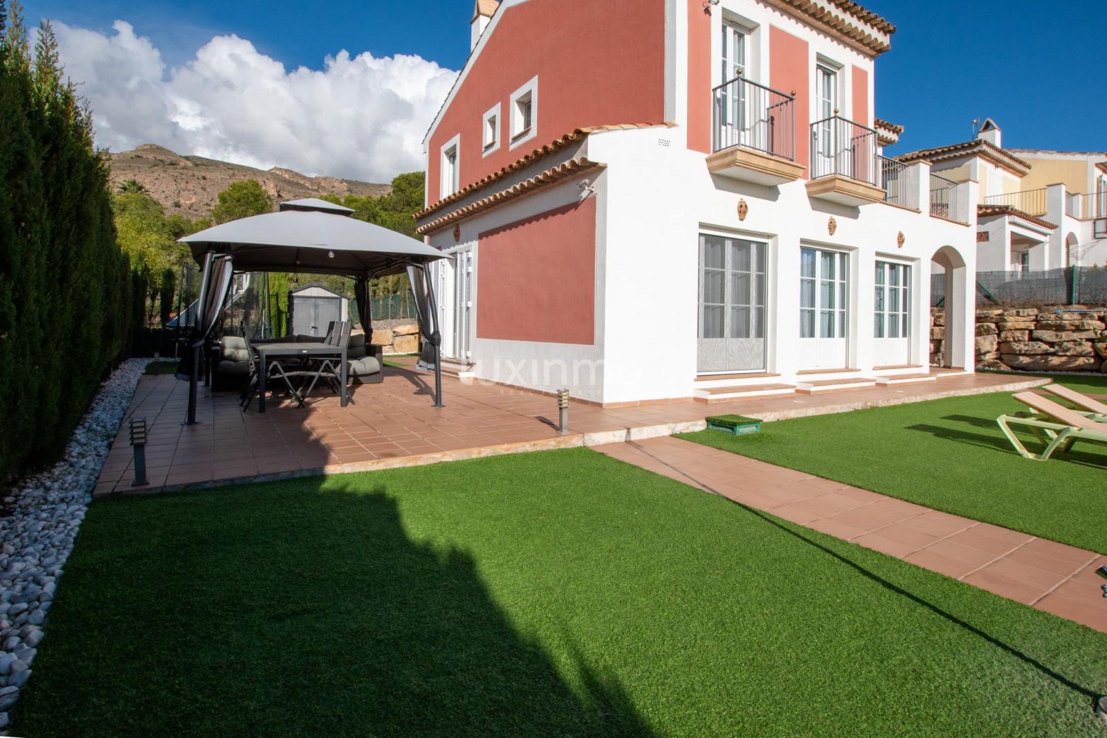 Chalet for Sale in Finestrat