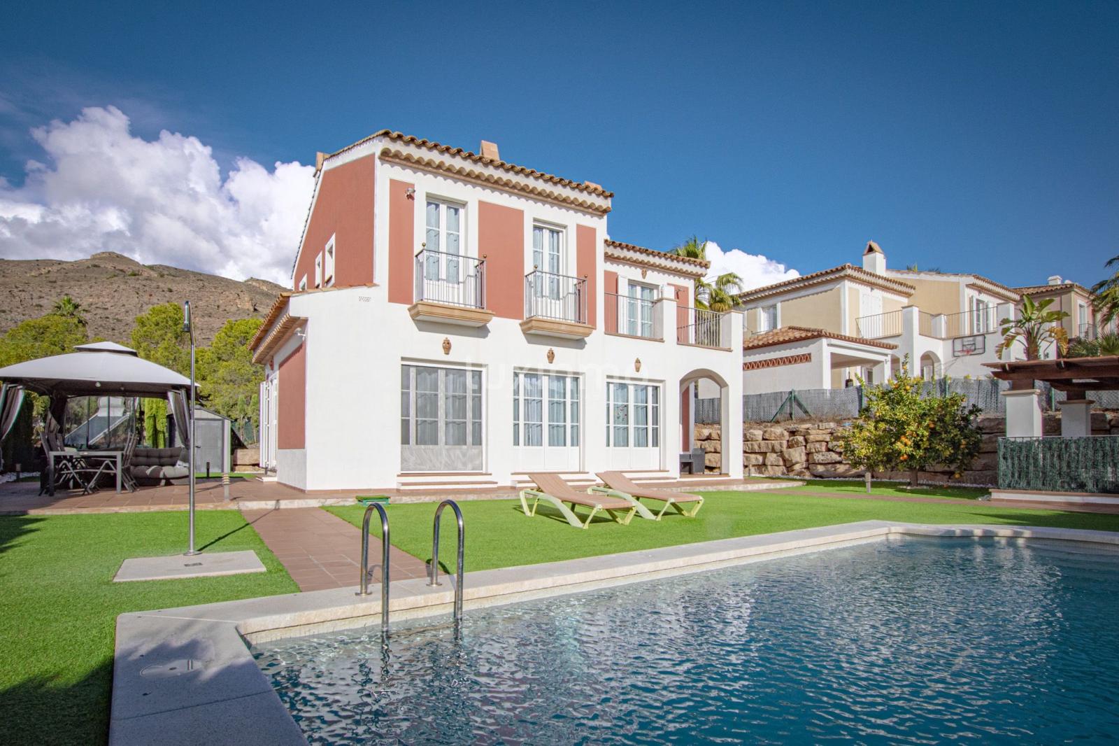 Chalet for Sale in Finestrat