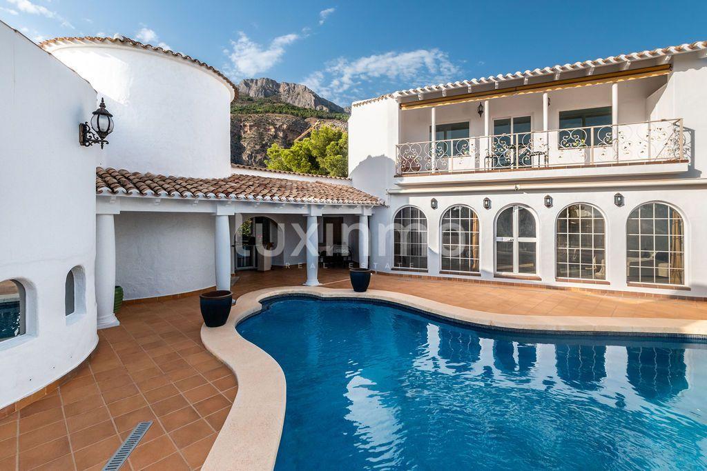 Chalet for Sale in Altea