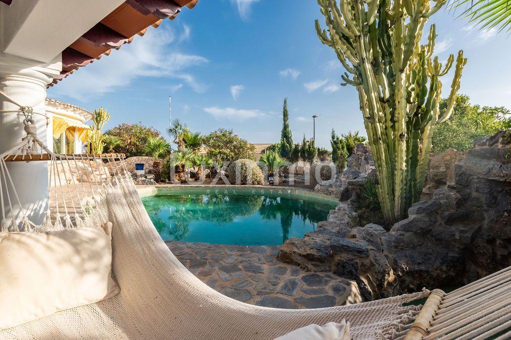Chalet for Sale in Altea