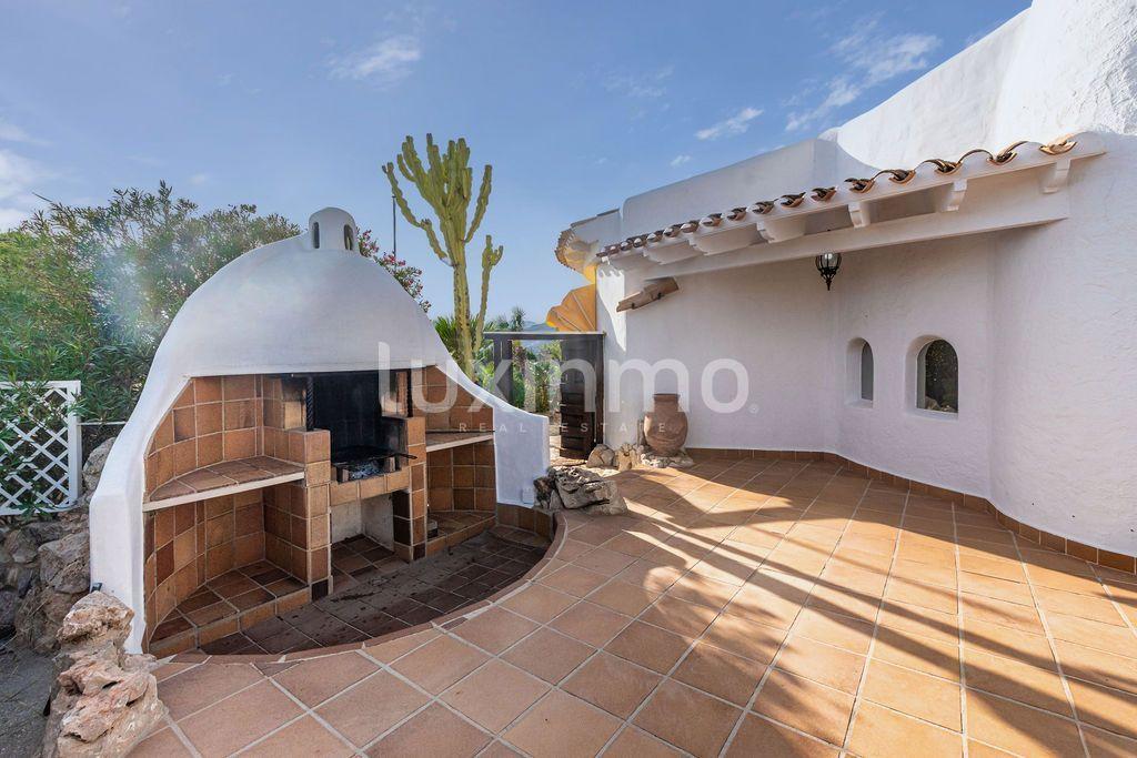Chalet for Sale in Altea