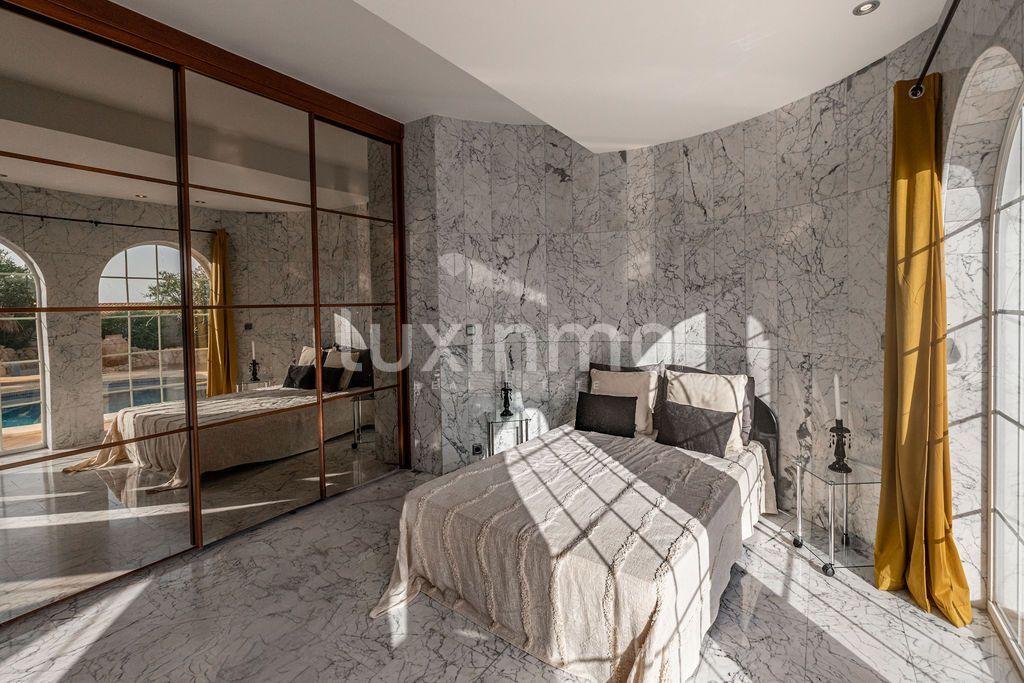 Chalet for Sale in Altea