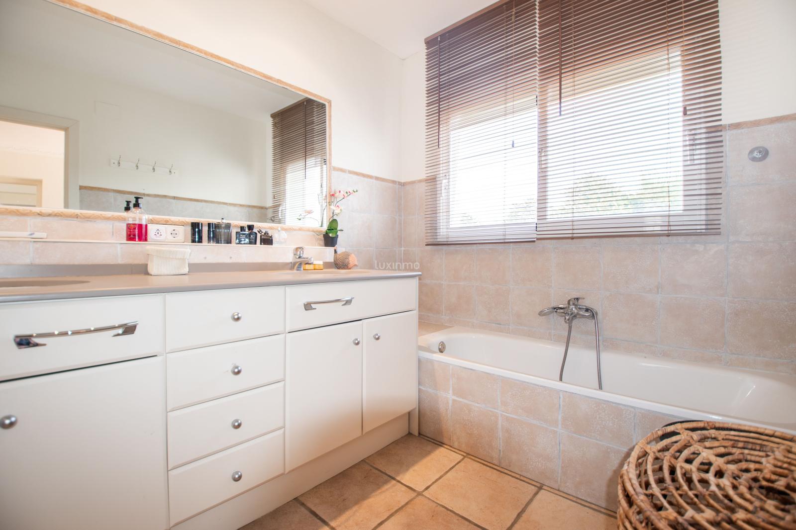 Chalet for Sale in Altea