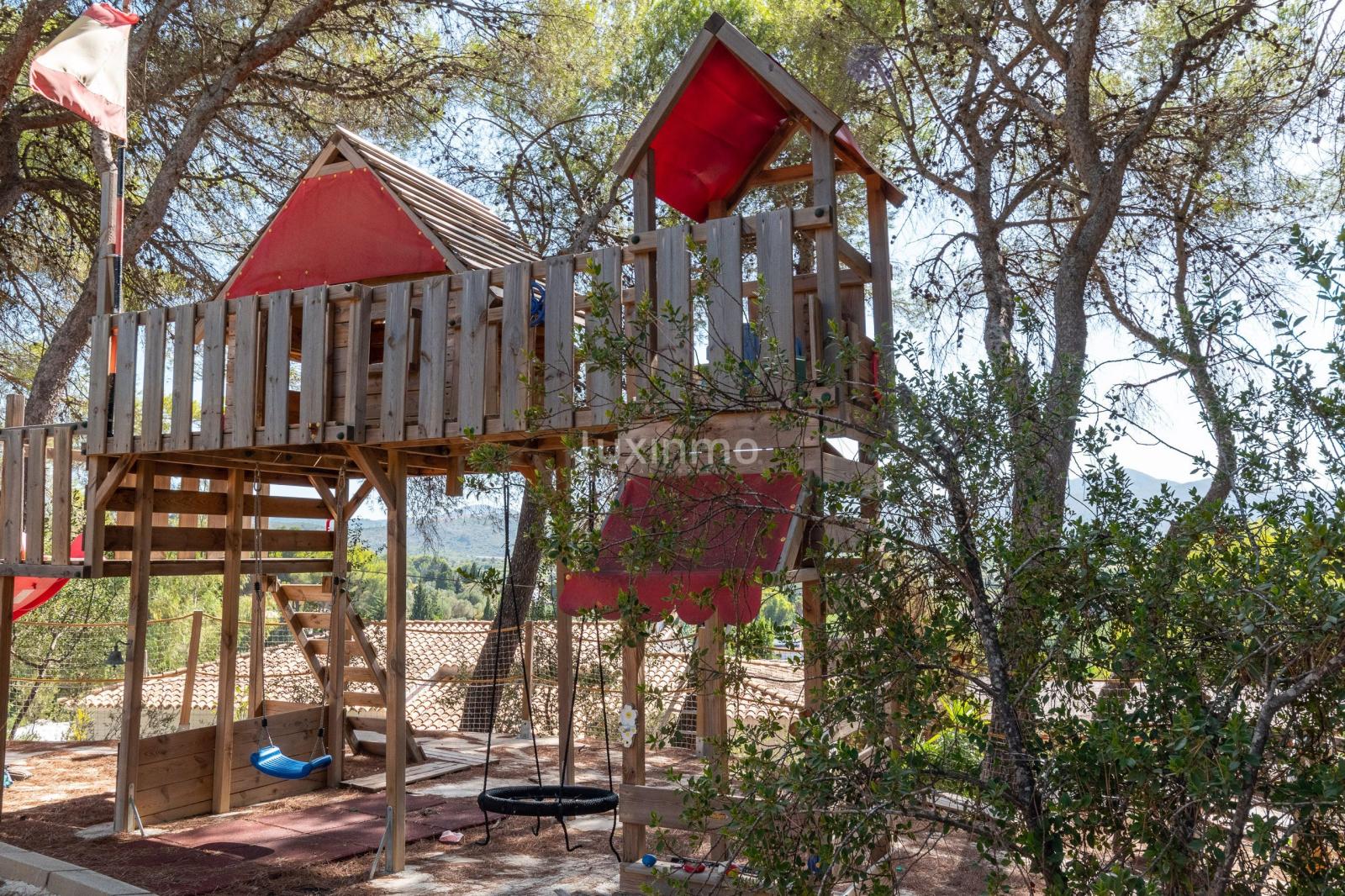 Chalet for Sale in Dénia