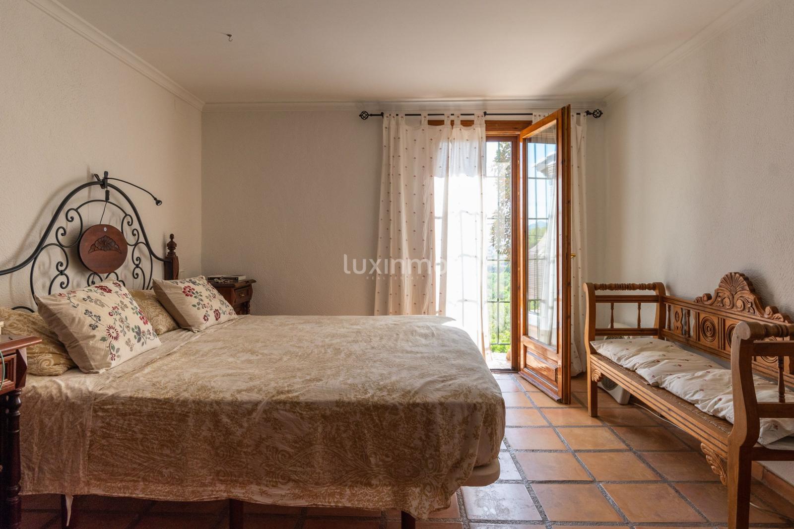 Chalet for Sale in Dénia