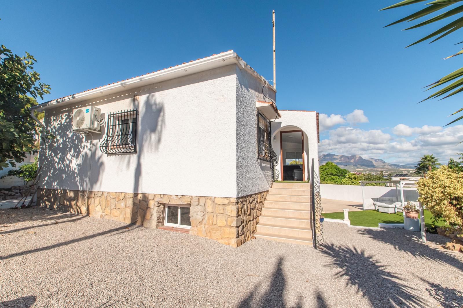 Chalet for Rent in Alfaz del Pi