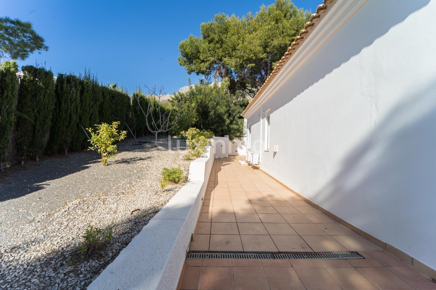 Chalet for Sale in Altea
