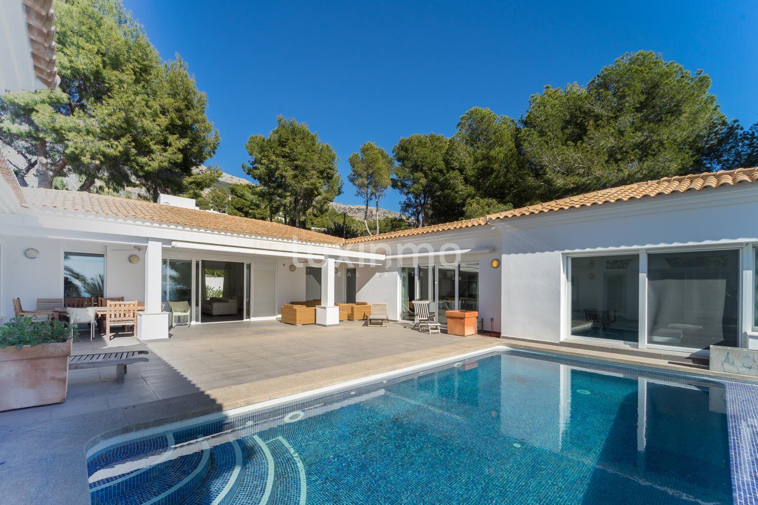 Chalet for Sale in Altea
