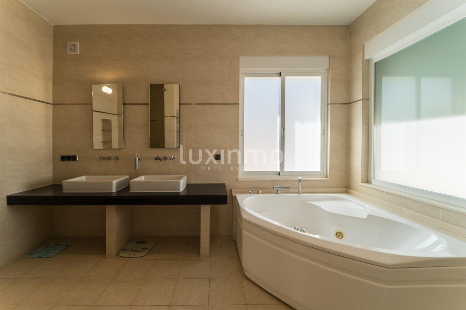Chalet for Sale in Altea