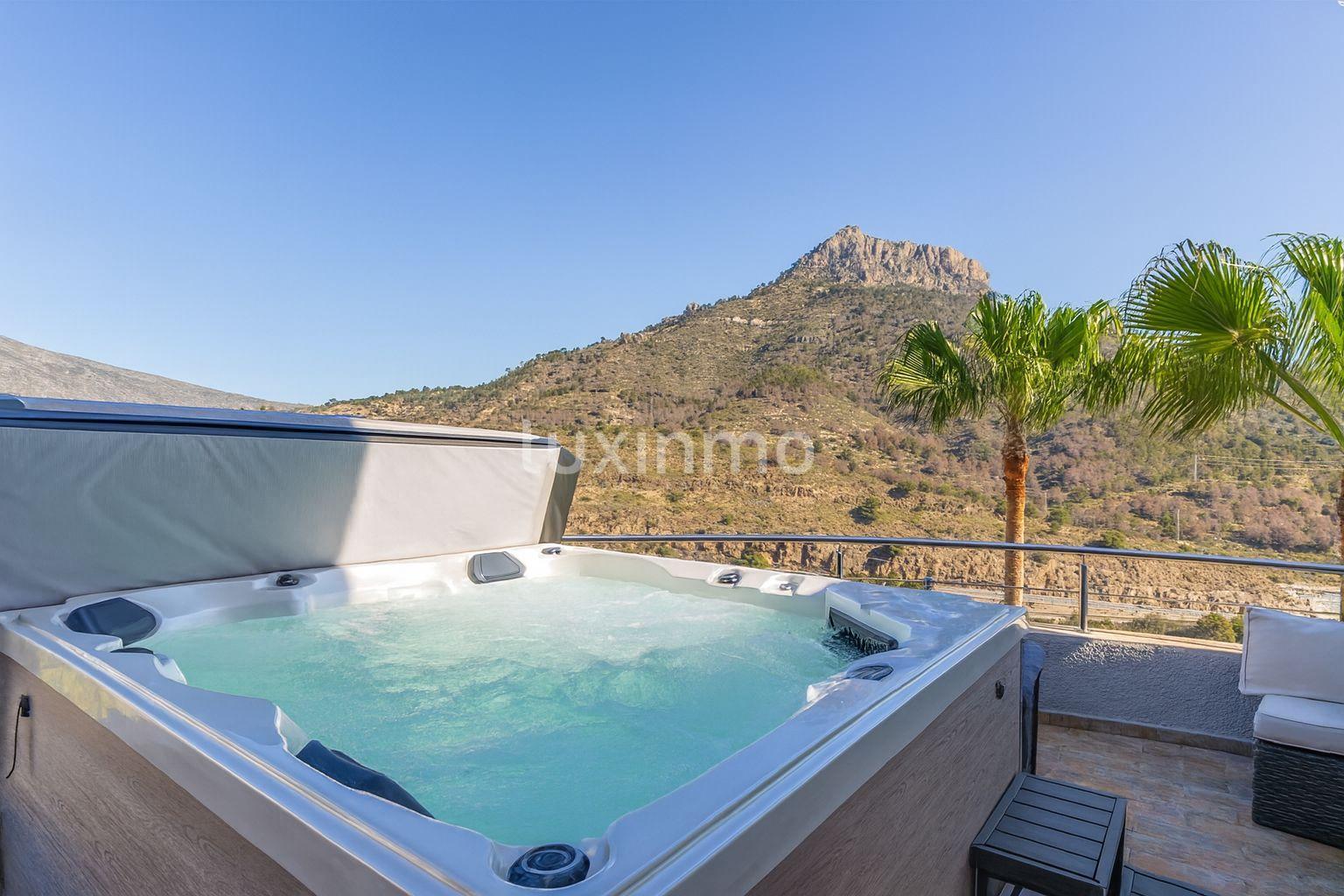 Chalet for Sale in Calpe