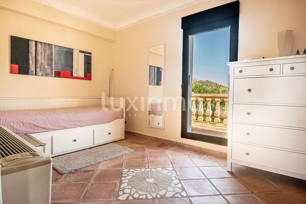 Chalet for Sale in Pedreguer