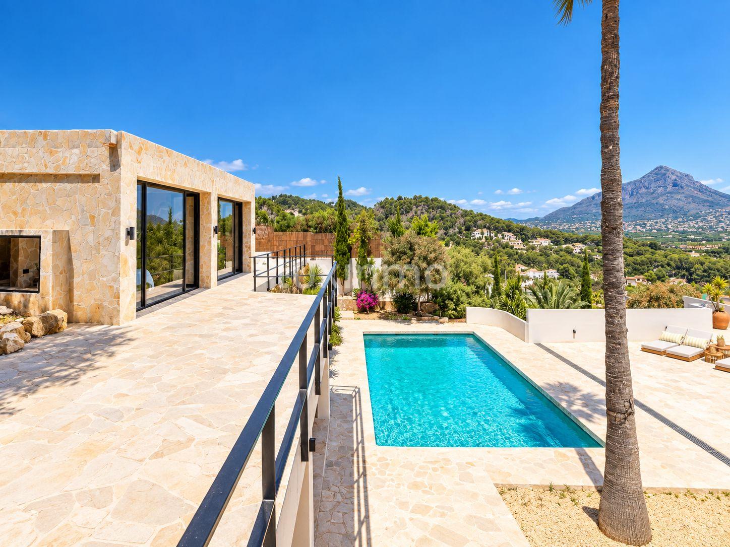 Chalet for Sale in Jávea