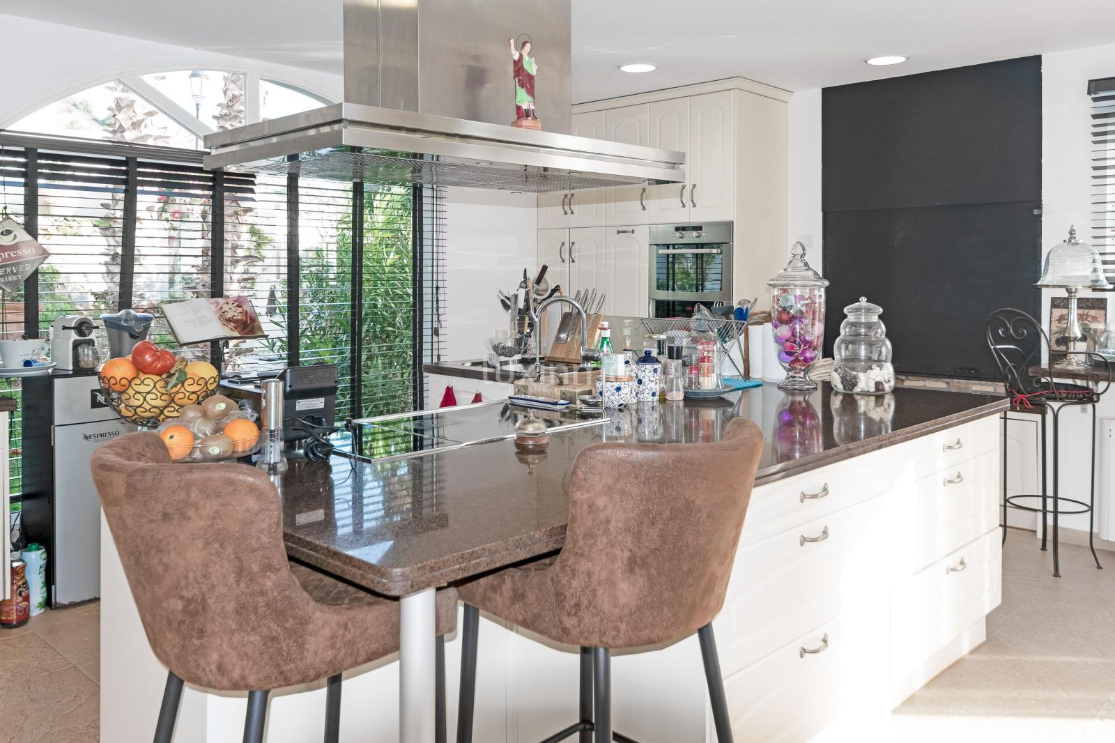 Chalet for Sale in Altea