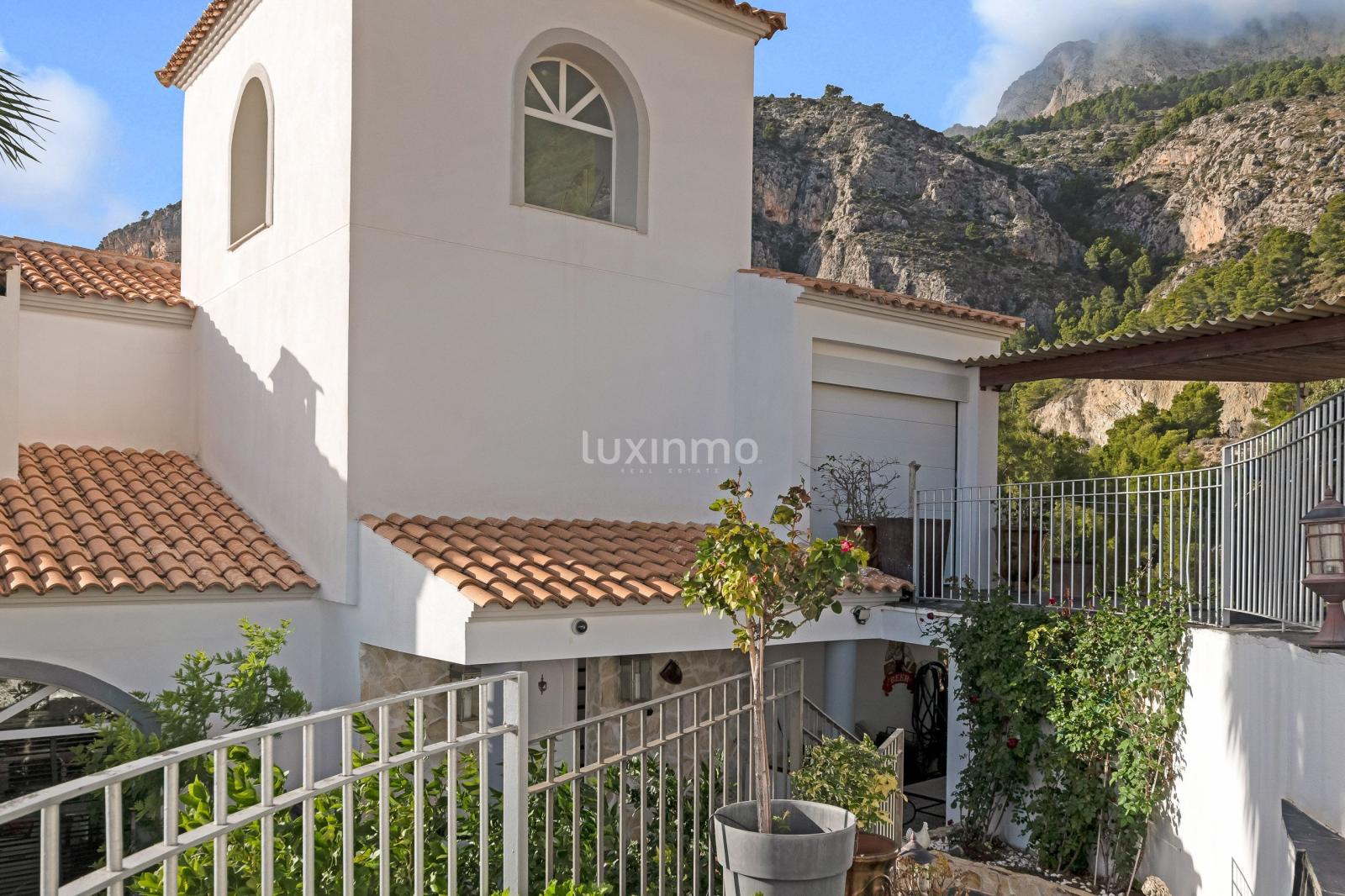 Chalet for Sale in Altea
