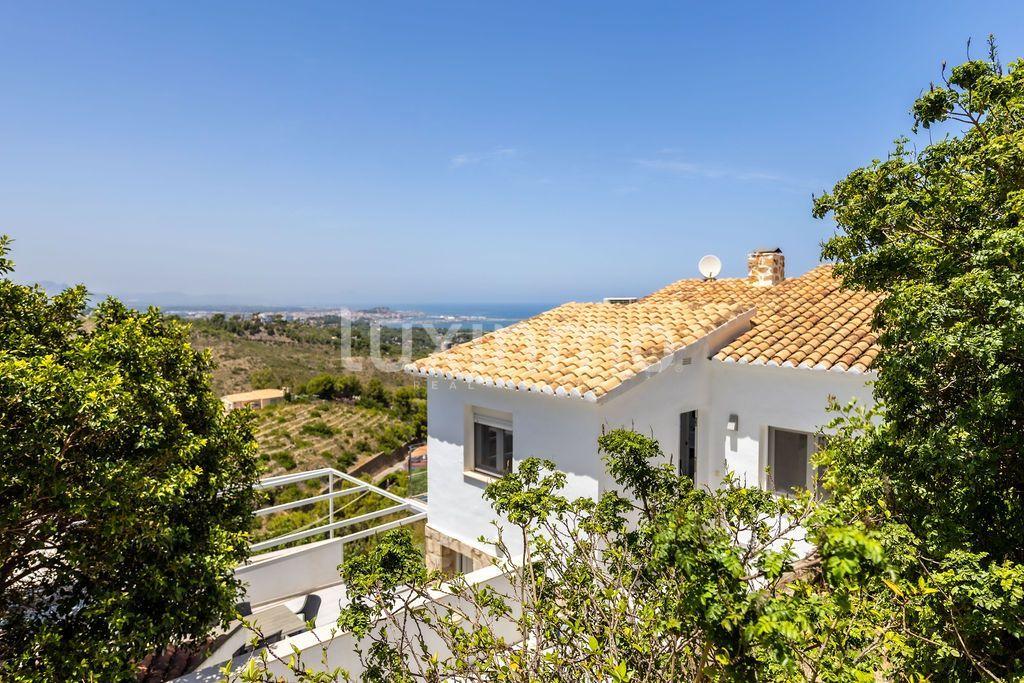 Chalet for Sale in Dénia