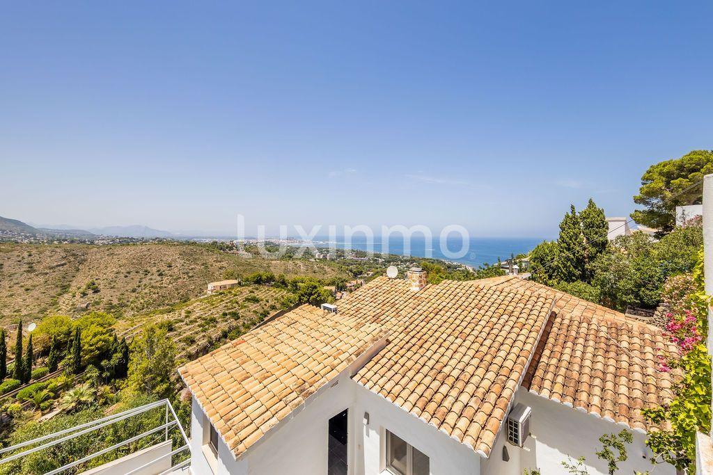 Chalet for Sale in Dénia