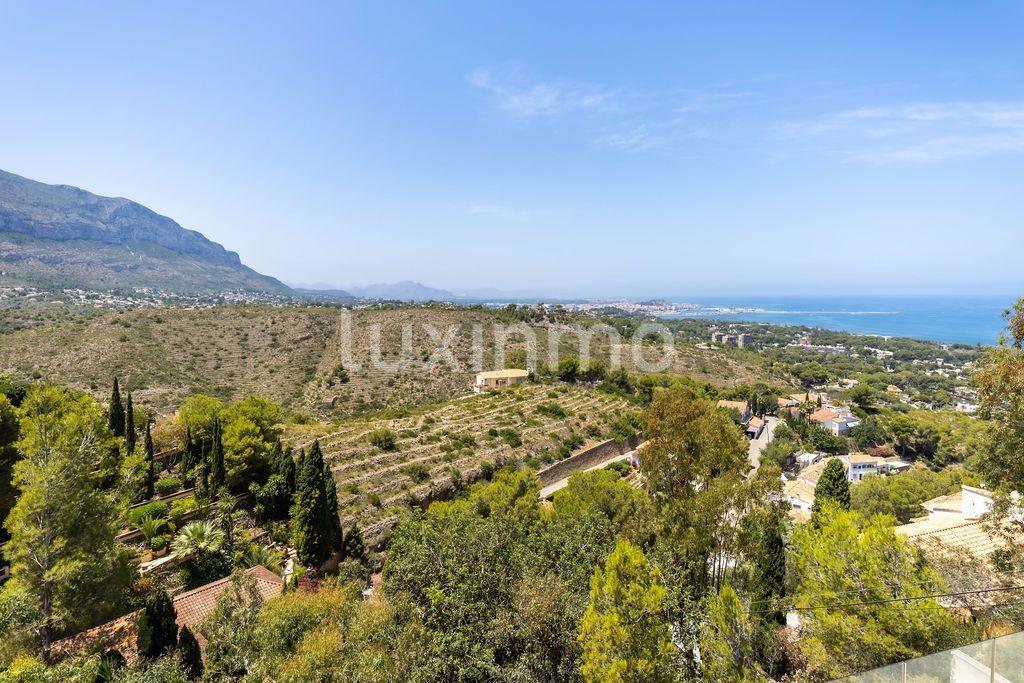 Chalet for Sale in Dénia