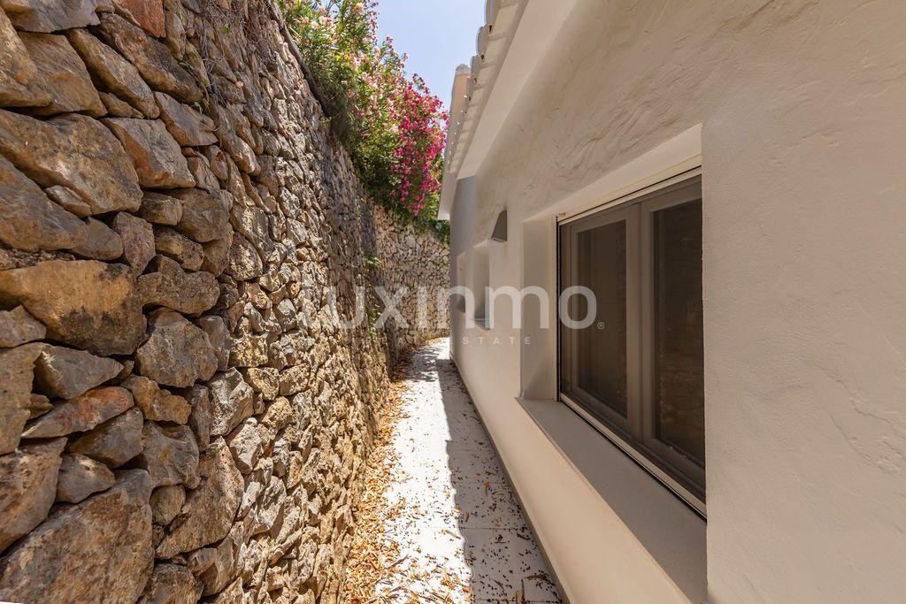 Chalet for Sale in Dénia