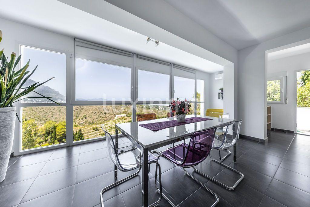 Chalet for Sale in Dénia