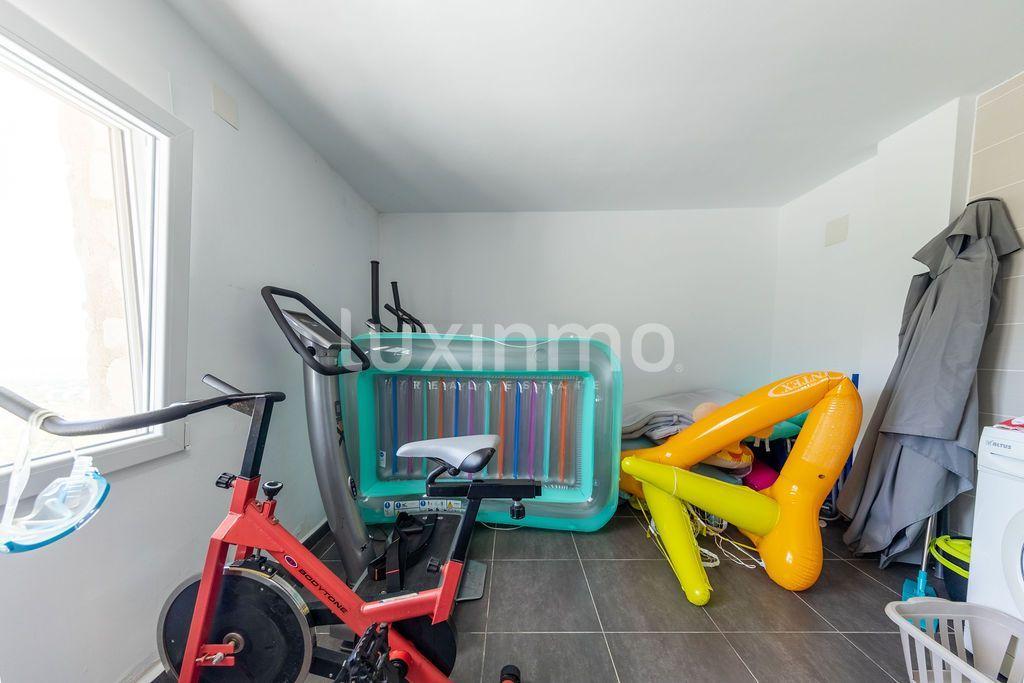 Chalet for Sale in Dénia