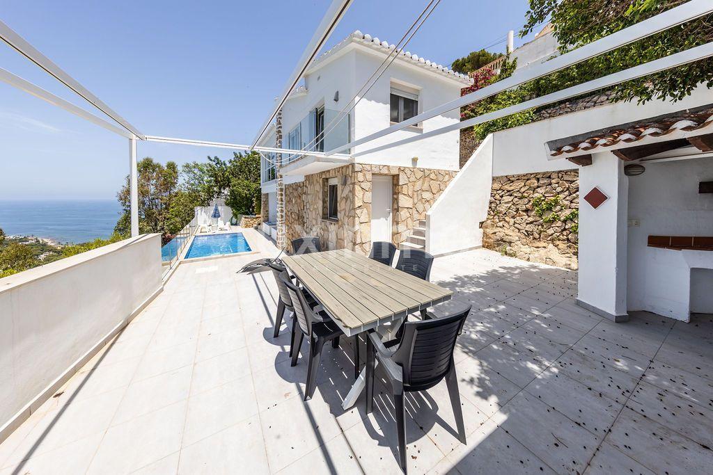 Chalet for Sale in Dénia