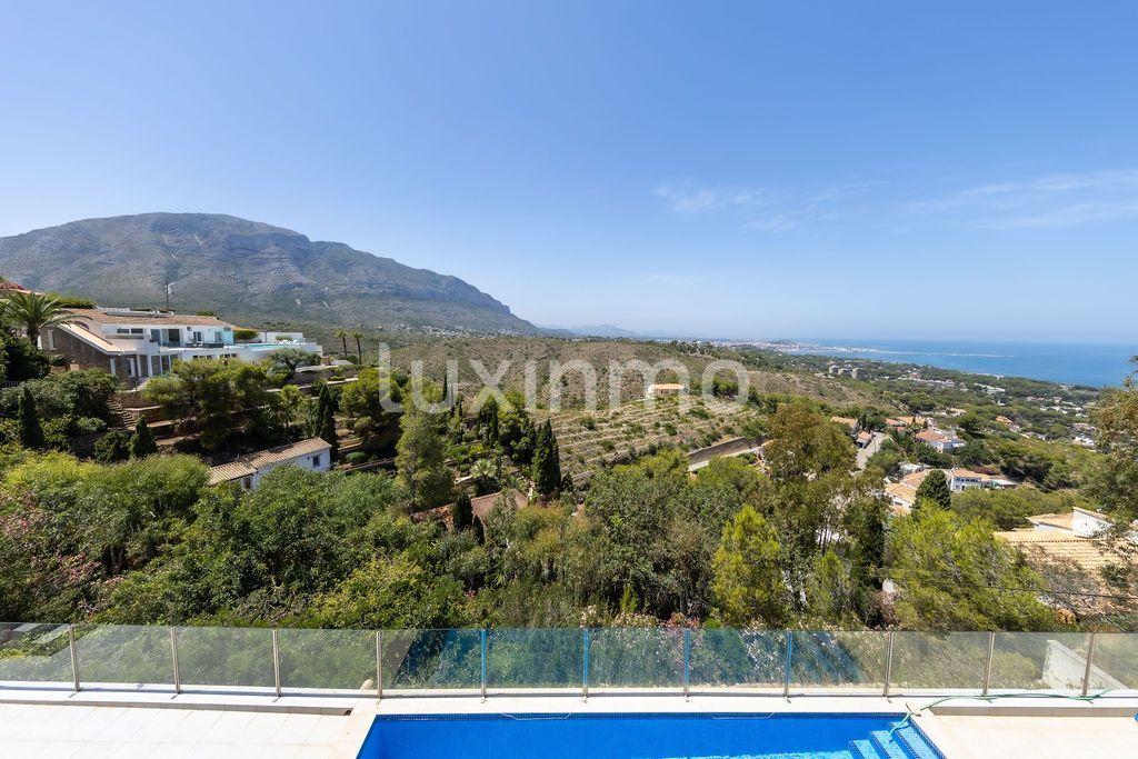 Chalet for Sale in Dénia