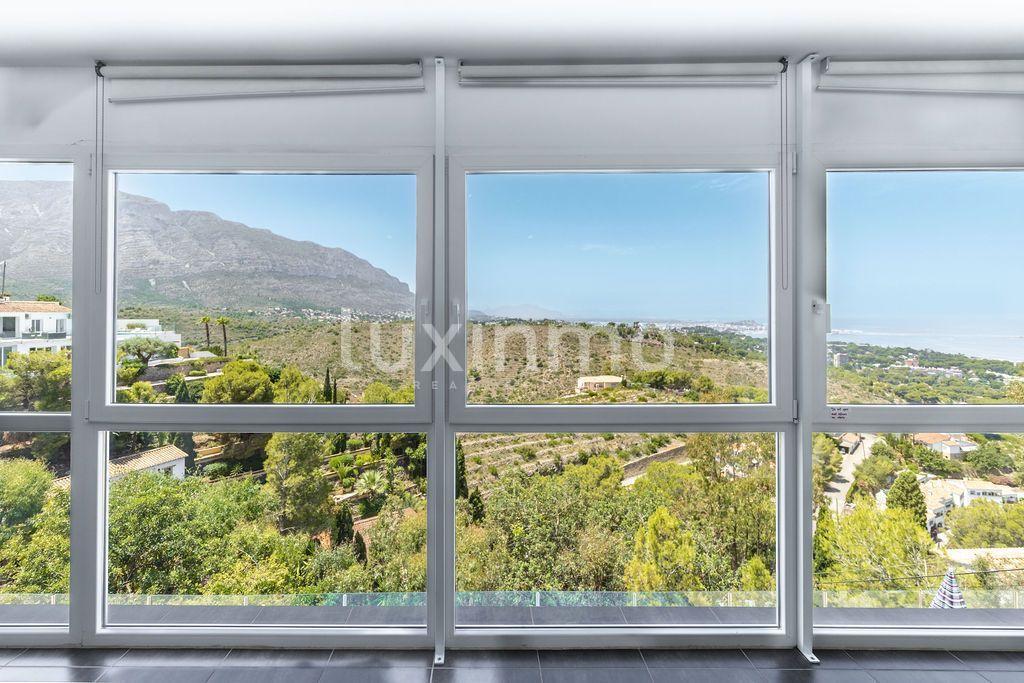 Chalet for Sale in Dénia