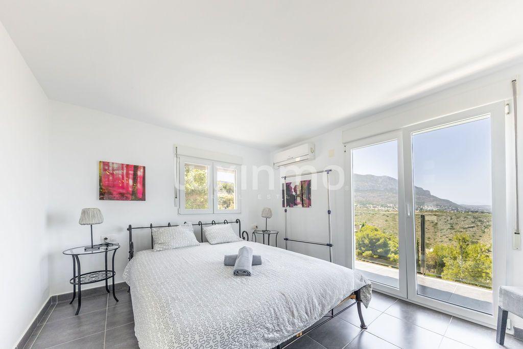 Chalet for Sale in Dénia