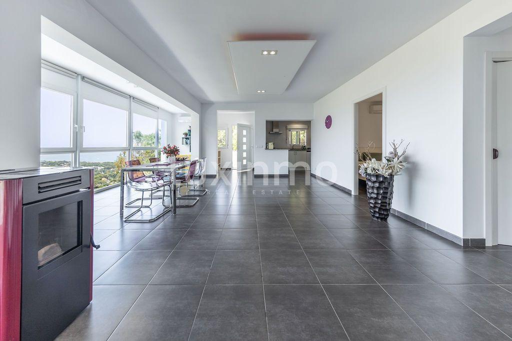 Chalet for Sale in Dénia
