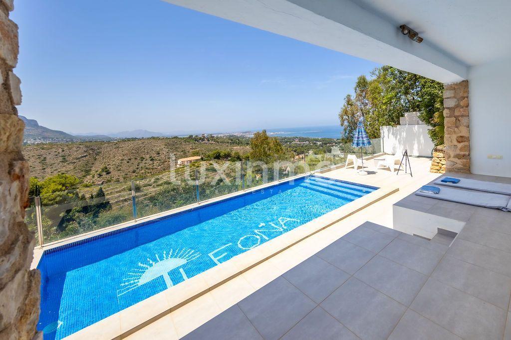 Chalet for Sale in Dénia