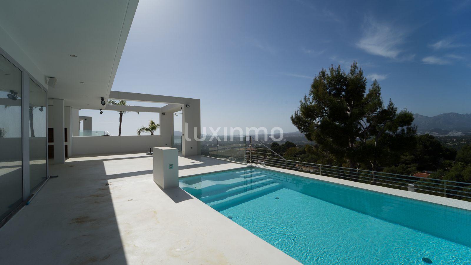 Chalet for Sale in Altea